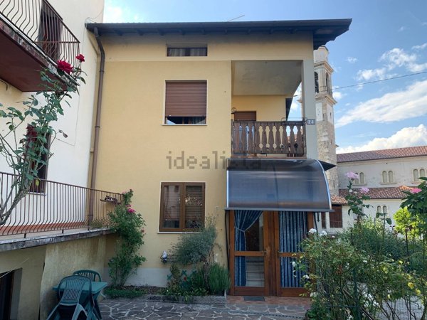 casa indipendente in vendita a Borgo Valbelluna in zona Villa di Villa