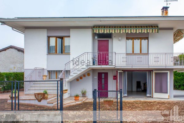 casa indipendente in vendita a Borgo Valbelluna in zona Farra