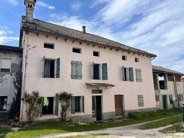 casa indipendente in vendita a Borgo Valbelluna in zona Conzago