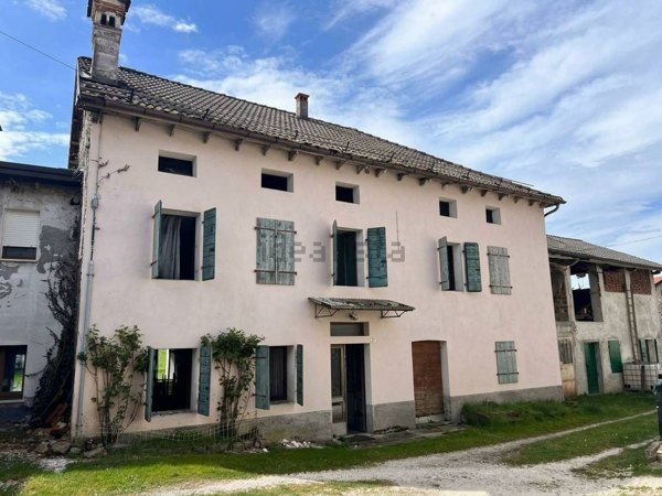 casa indipendente in vendita a Borgo Valbelluna in zona Conzago