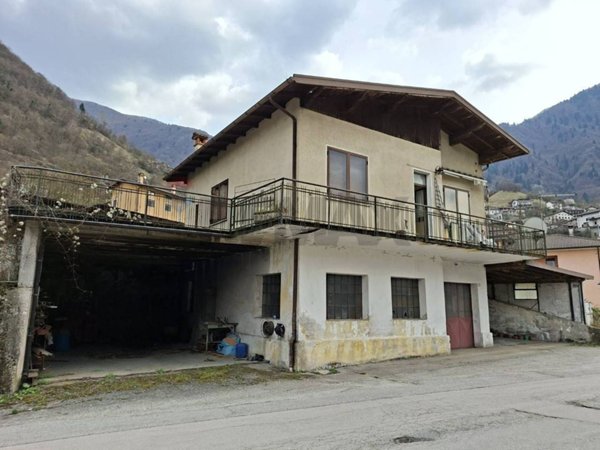 casa indipendente in vendita a Borgo Valbelluna in zona Marziai