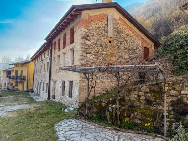 casa indipendente in vendita a Setteville in zona Schievenin