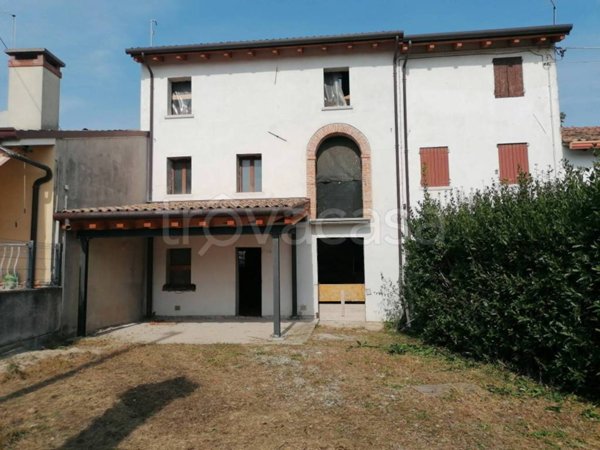 casa indipendente in vendita ad Altivole in zona Caselle