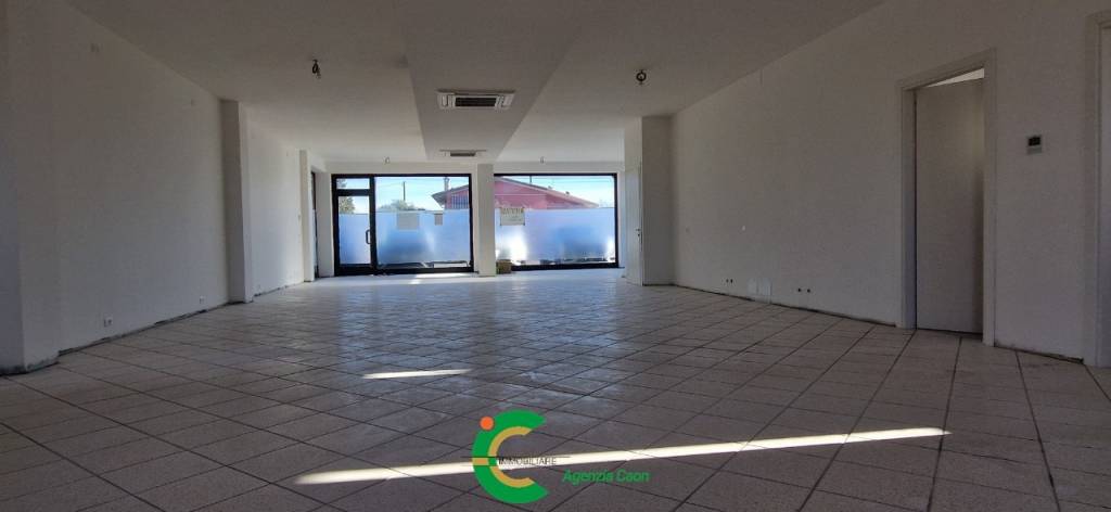 negozio in vendita ad Altivole in zona San Vito