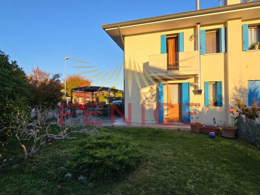 casa semindipendente in vendita ad Altivole in zona San Vito