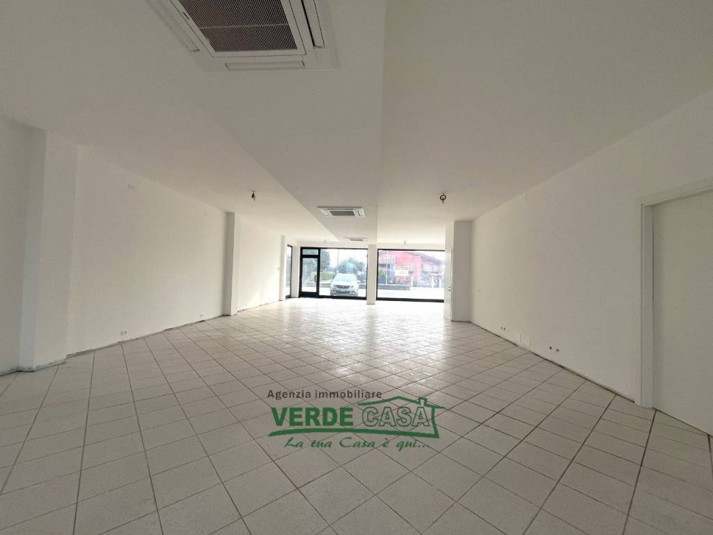 negozio in vendita ad Altivole in zona San Vito