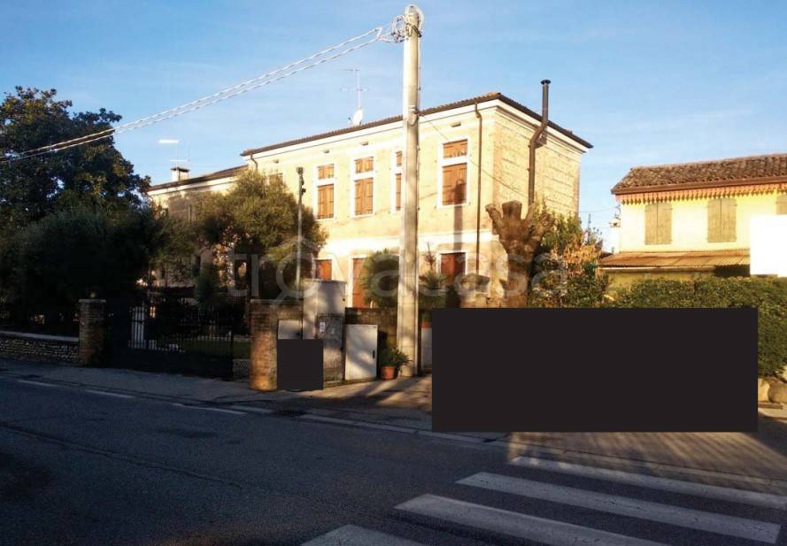 casa indipendente in vendita ad Altivole in zona Caselle