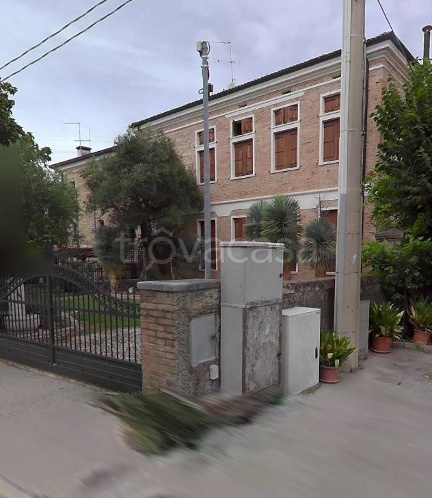 casa indipendente in vendita ad Altivole in zona Caselle