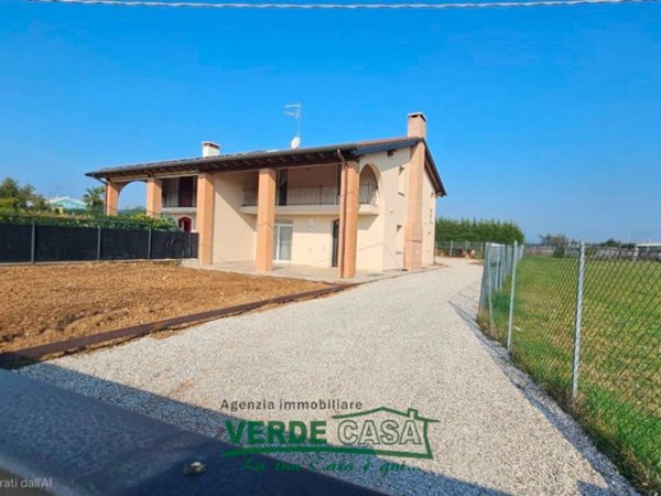 casa indipendente in vendita ad Altivole in zona Caselle