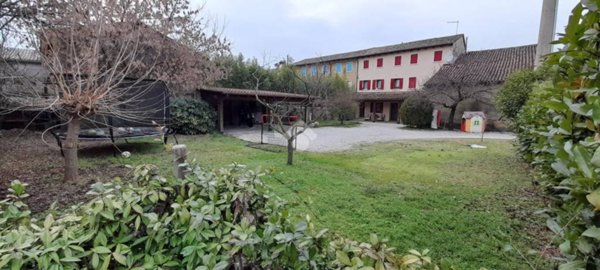 casa indipendente in vendita ad Altivole in zona Caselle