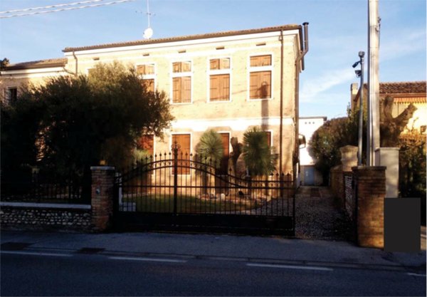 casa indipendente in vendita ad Altivole in zona Caselle