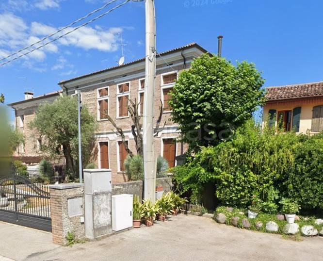 casa indipendente in vendita ad Altivole in zona Caselle