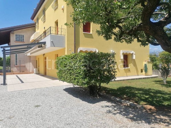 casa indipendente in vendita ad Altivole in zona Caselle