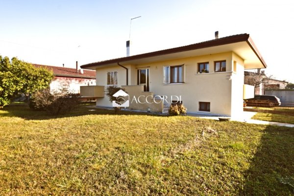 casa indipendente in vendita ad Arcade