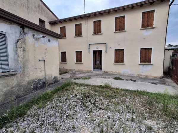 casa indipendente in vendita ad Arcade