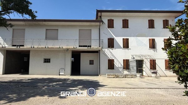casa indipendente in vendita ad Arcade