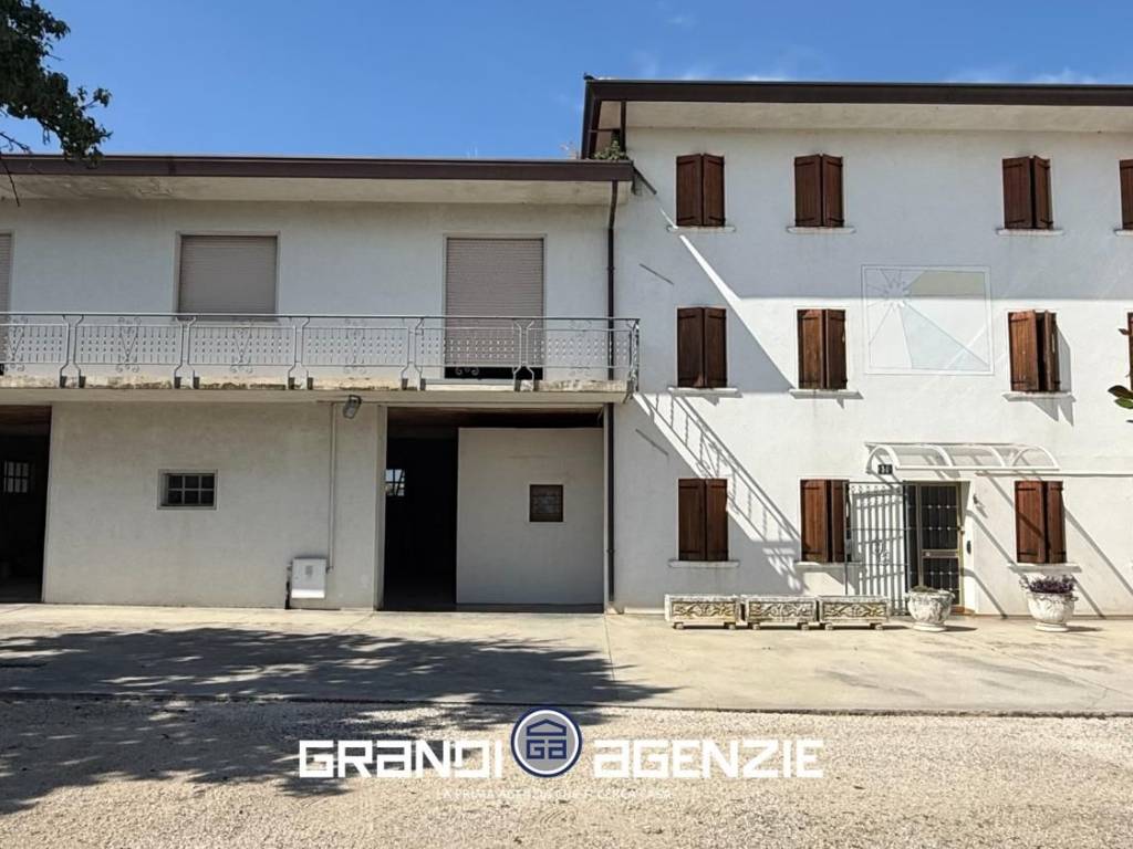 casa indipendente in vendita ad Arcade