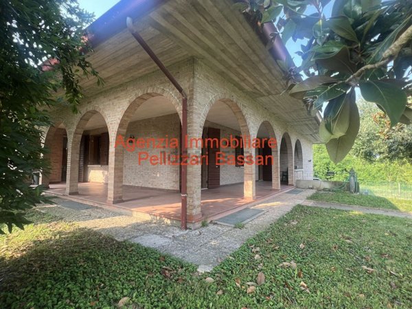 casa indipendente in vendita ad Arcade