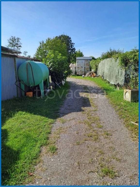 locale commerciale in vendita ad Arcade