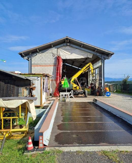 locale commerciale in vendita ad Arcade