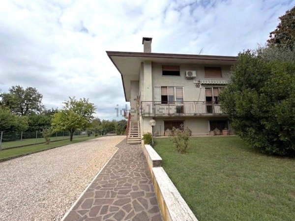 casa indipendente in vendita ad Arcade