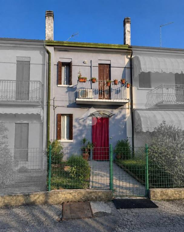 casa indipendente in vendita ad Arcade