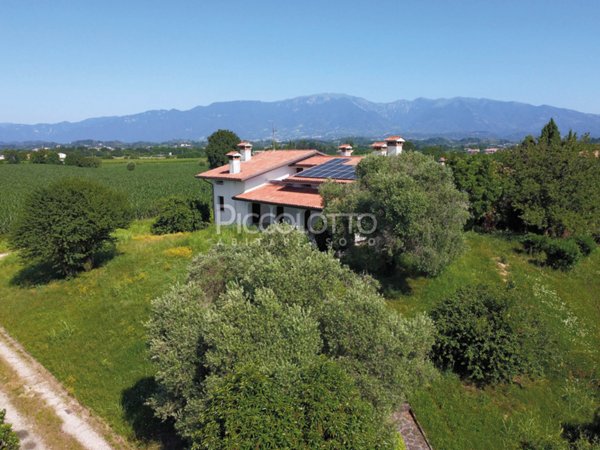 casa indipendente in vendita ad Asolo in zona Villa d'Asolo