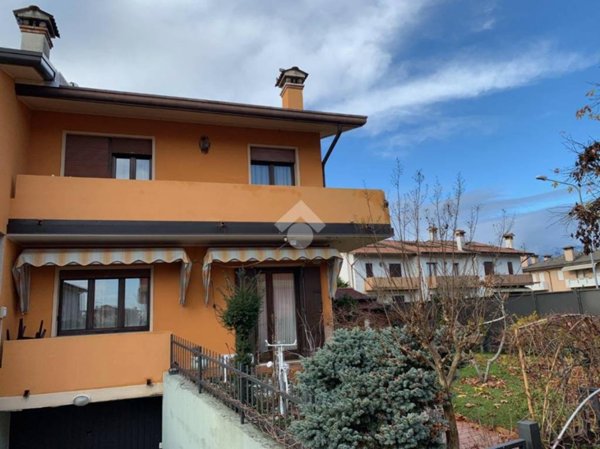 casa indipendente in vendita ad Asolo in zona Villa d'Asolo