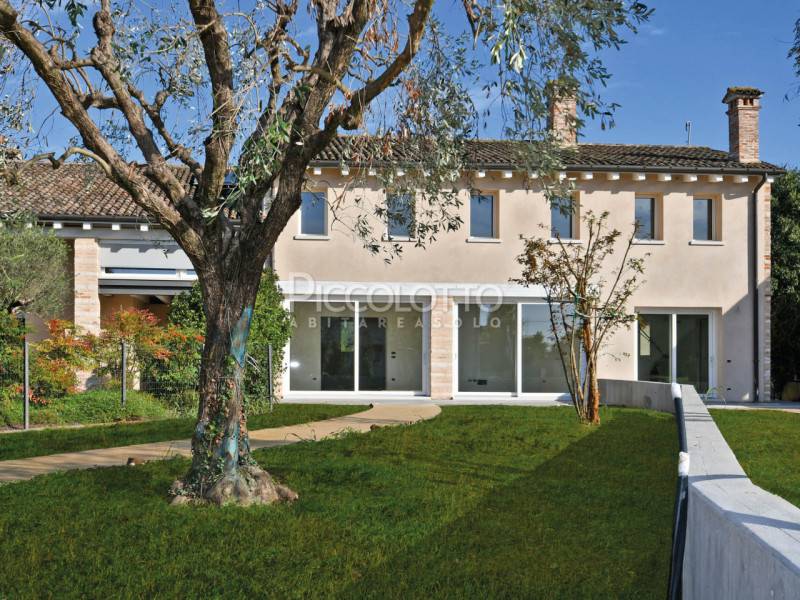 casa indipendente in vendita ad Asolo in zona Villa d'Asolo