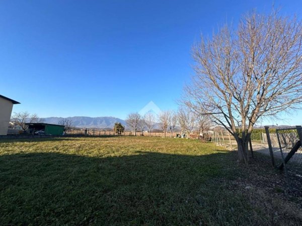 terreno agricolo in vendita ad Asolo in zona Villa d'Asolo