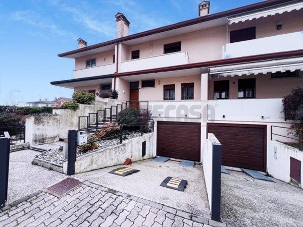 casa indipendente in vendita ad Asolo in zona Villa d'Asolo
