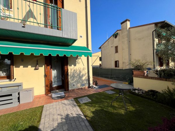 casa indipendente in vendita ad Asolo in zona Villa d'Asolo