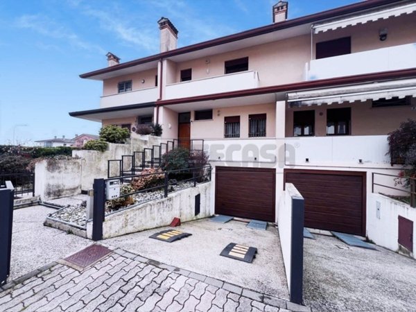 casa indipendente in vendita ad Asolo in zona Villa d'Asolo