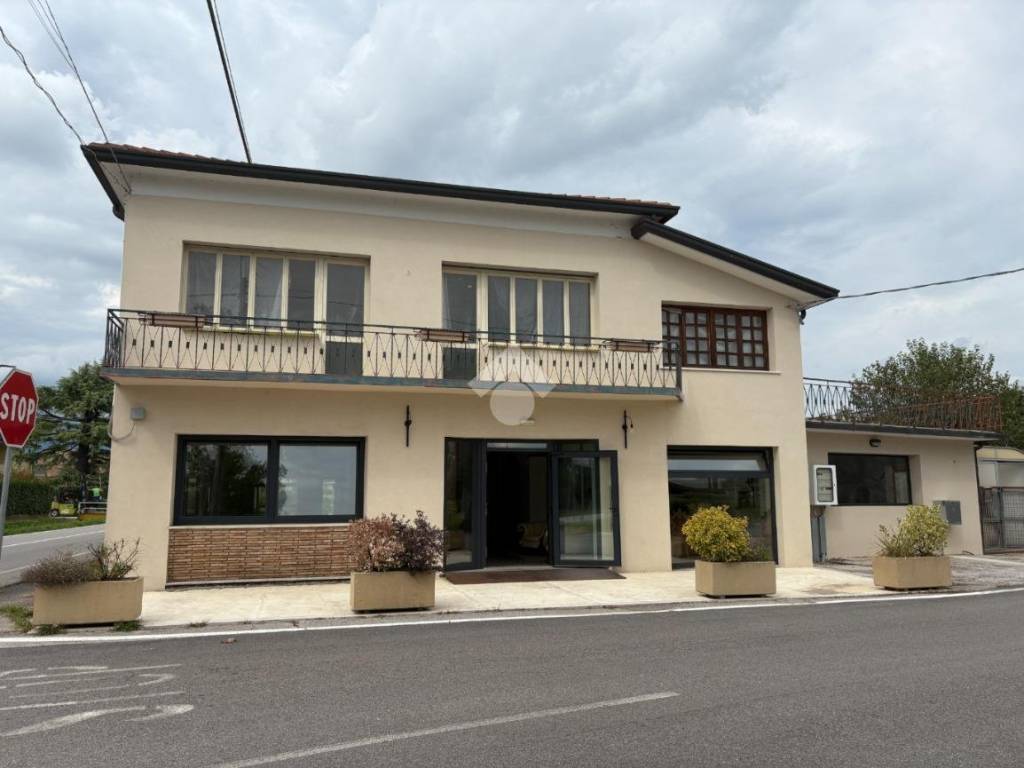 negozio in vendita ad Asolo