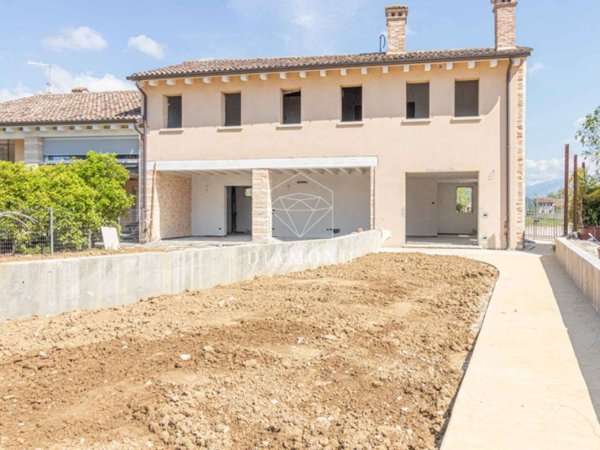casa indipendente in vendita ad Asolo in zona Villa d'Asolo