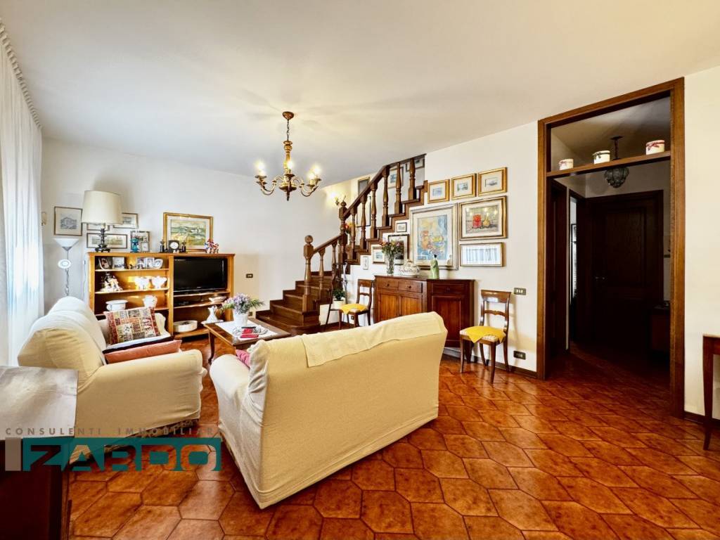 casa indipendente in vendita ad Asolo in zona Villa d'Asolo