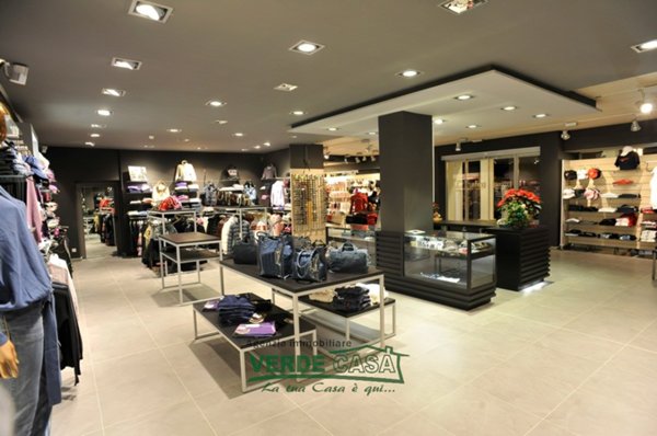 negozio in vendita ad Asolo