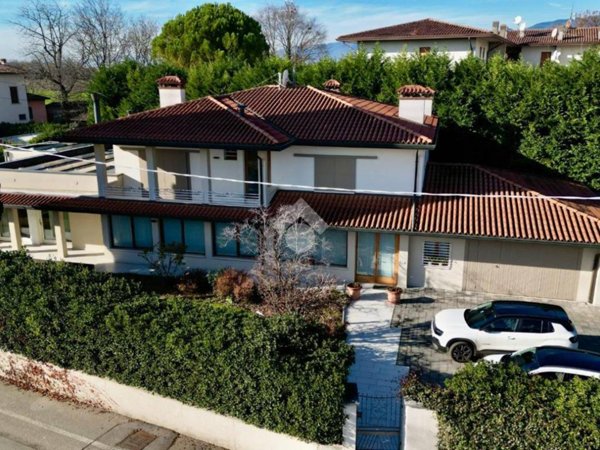 casa indipendente in vendita ad Asolo in zona Villa d'Asolo