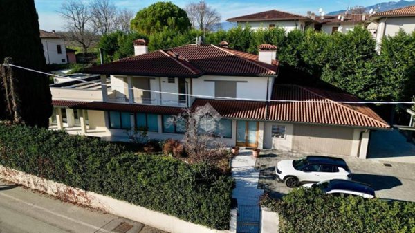 casa indipendente in vendita ad Asolo in zona Villa d'Asolo