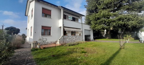 casa indipendente in vendita ad Asolo in zona Villa d'Asolo