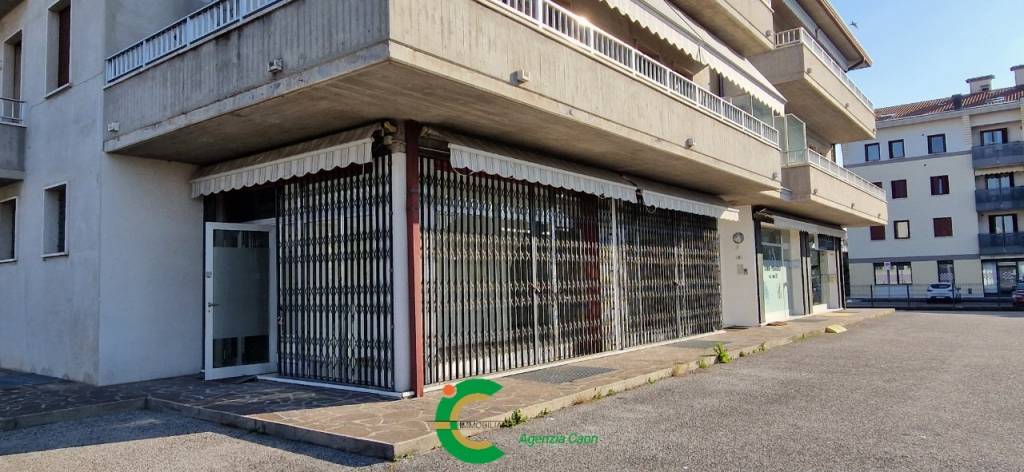 negozio in vendita ad Asolo