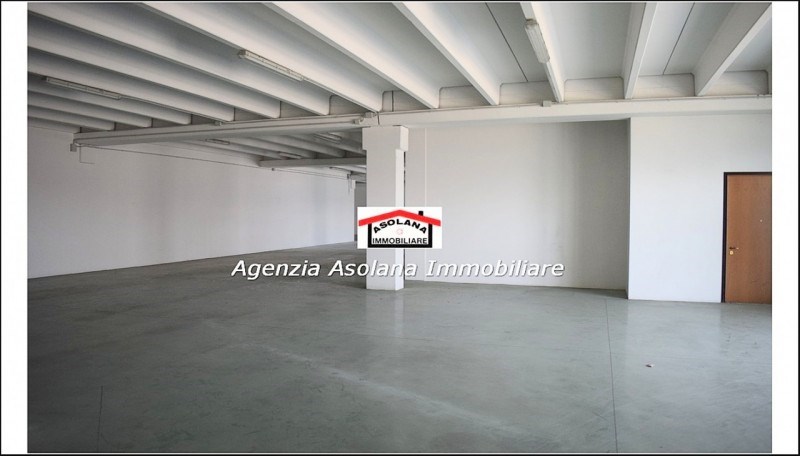 locale commerciale in vendita ad Asolo