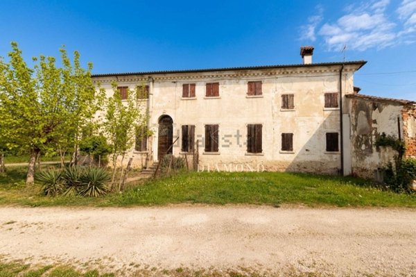 pentavano in vendita ad Asolo in zona Villa d'Asolo