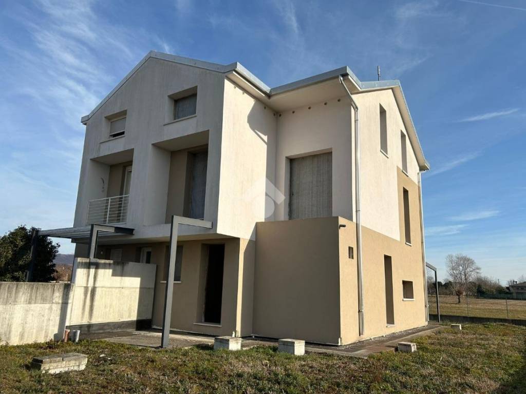 casa indipendente in vendita ad Asolo in zona Sant'Apollinare