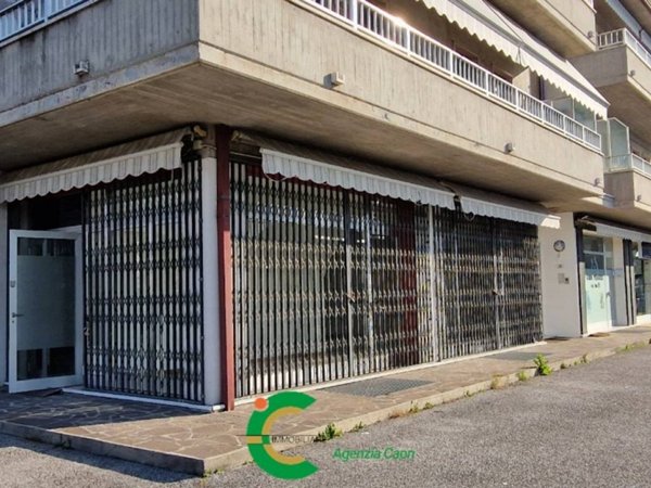negozio in vendita ad Asolo in zona Sant'Apollinare