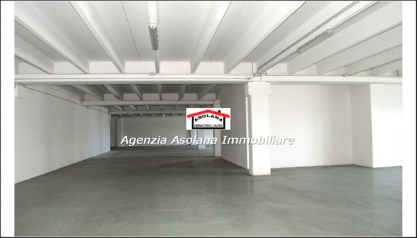 locale commerciale in vendita ad Asolo