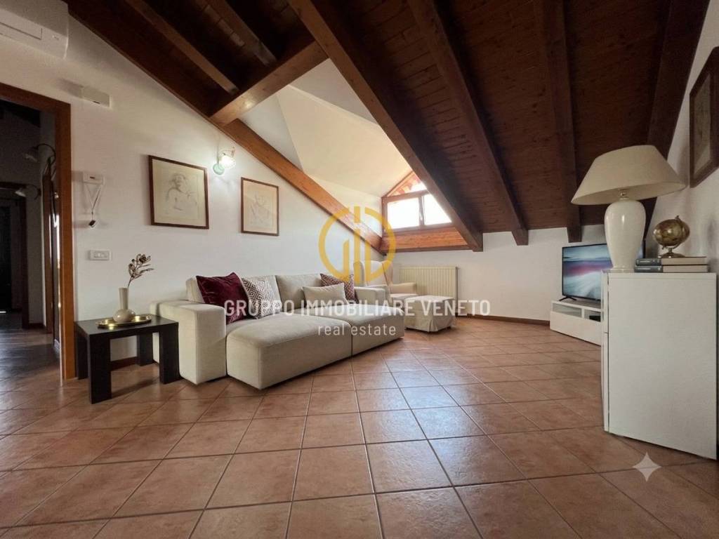 appartamento in vendita ad Asolo in zona Sant'Apollinare