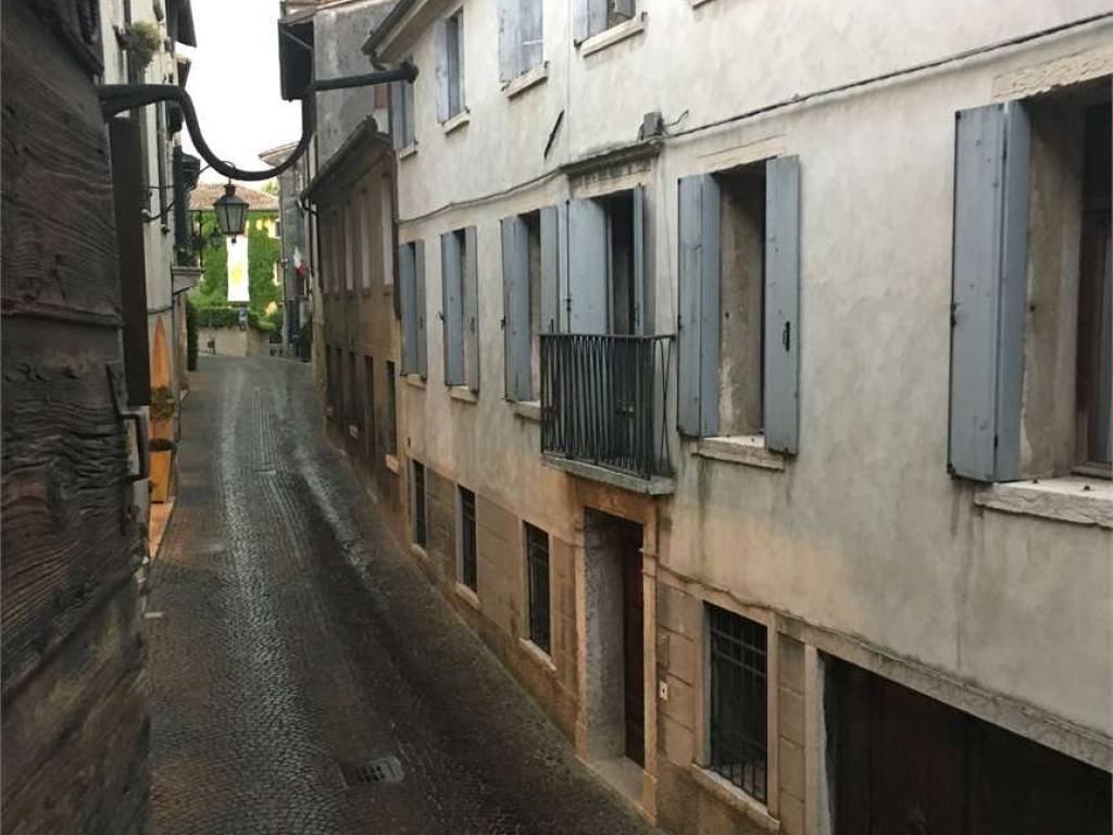 locale commerciale in vendita ad Asolo
