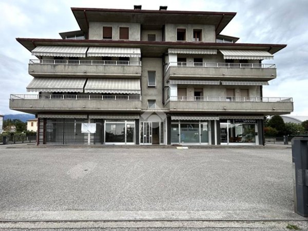 negozio in vendita ad Asolo in zona Sant'Apollinare