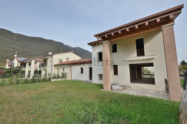 casa indipendente in vendita a Borso del Grappa in zona Semonzo